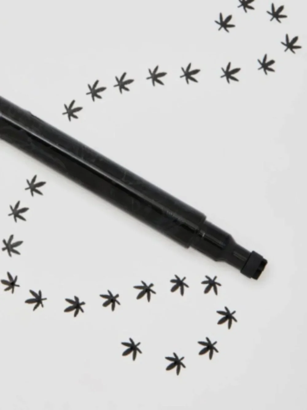 2 in 1 Eyeliner Stamp Pen Hemp Leaf Waterproof Smudge Proof Black Makeup